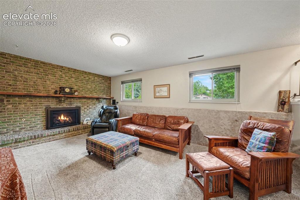Image 8 of 27: Family Room