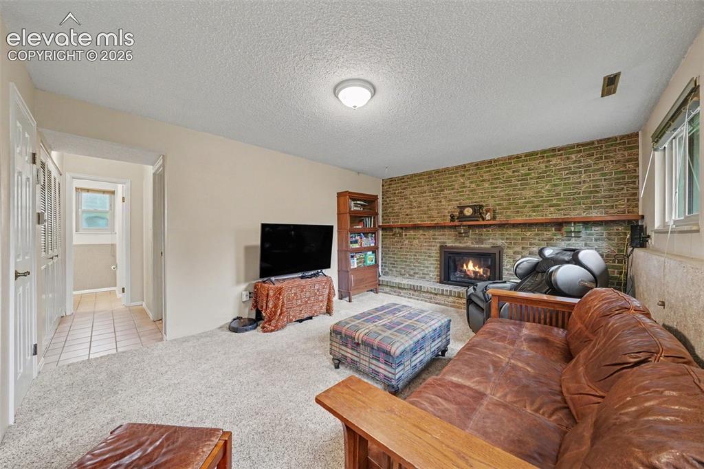 Image 9 of 27: Family Room