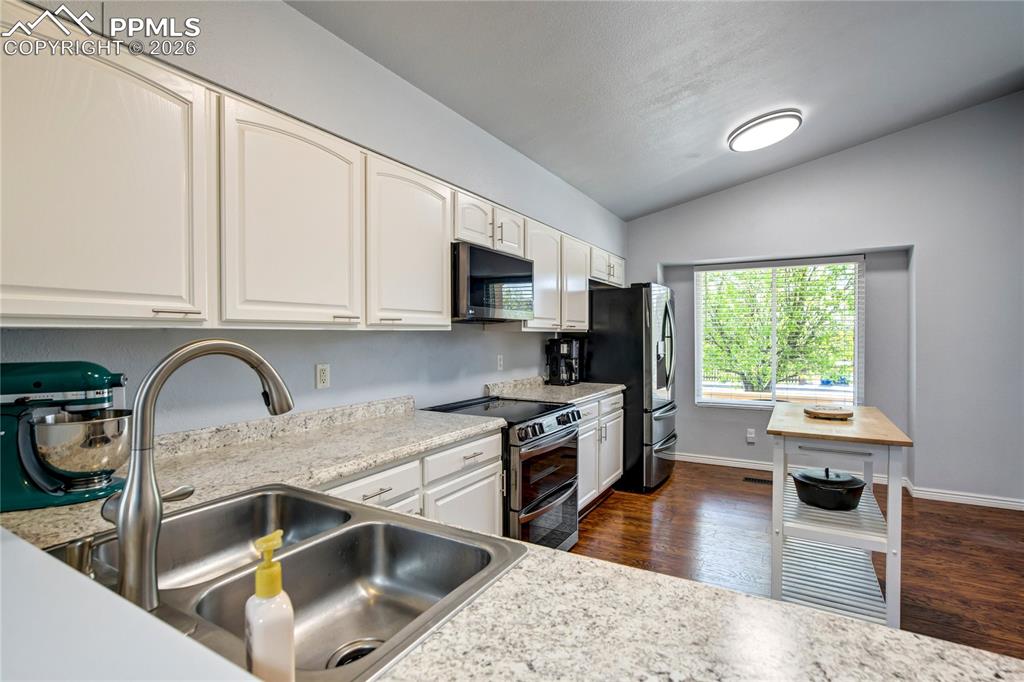 Image 11 of 49: Kitchen