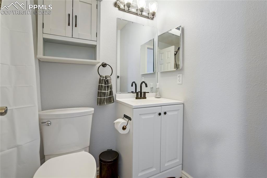 Image 25 of 49: Bathroom