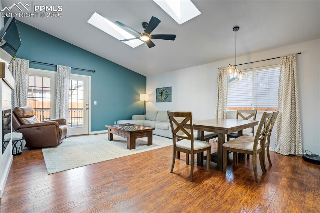 Image 7 of 49: Dining Area