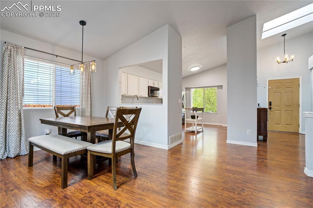 Image 8 of 49: Dining Area