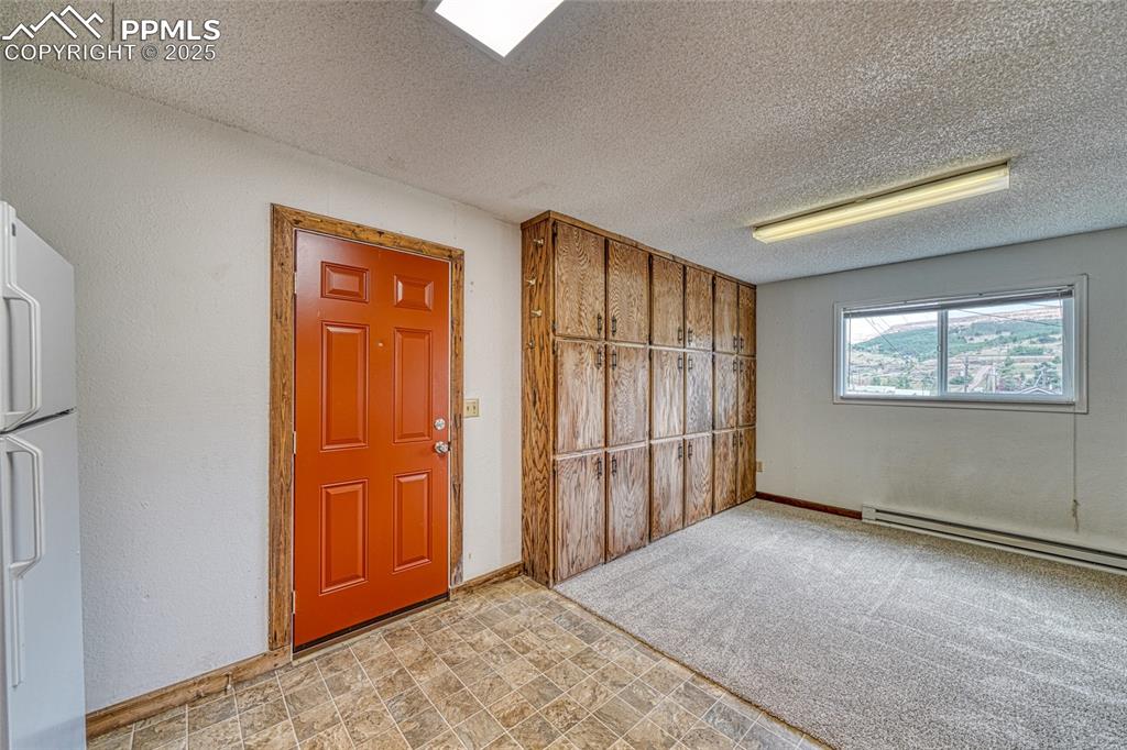 Image 25 of 37: Entry