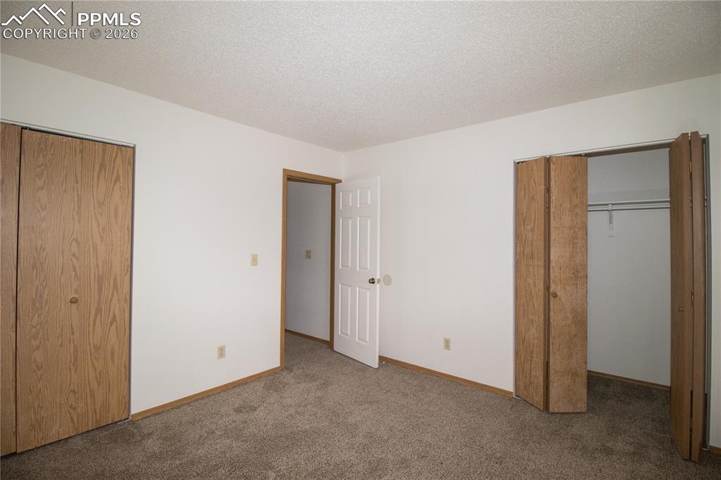 Image 15 of 16: Bedroom