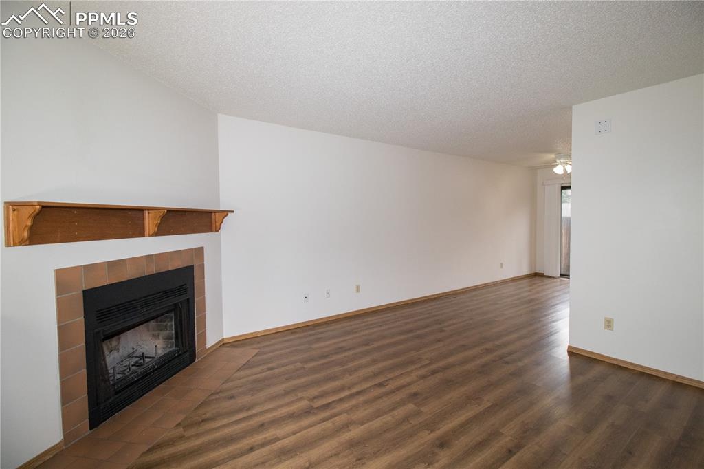 Image 2 of 16: Living Room