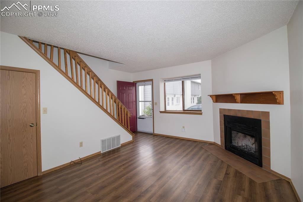 Image 3 of 16: Living Room