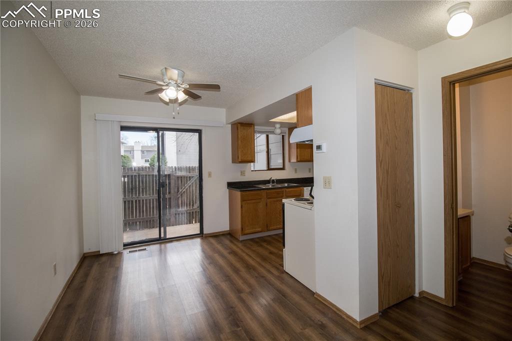 Image 4 of 16: Kitchen