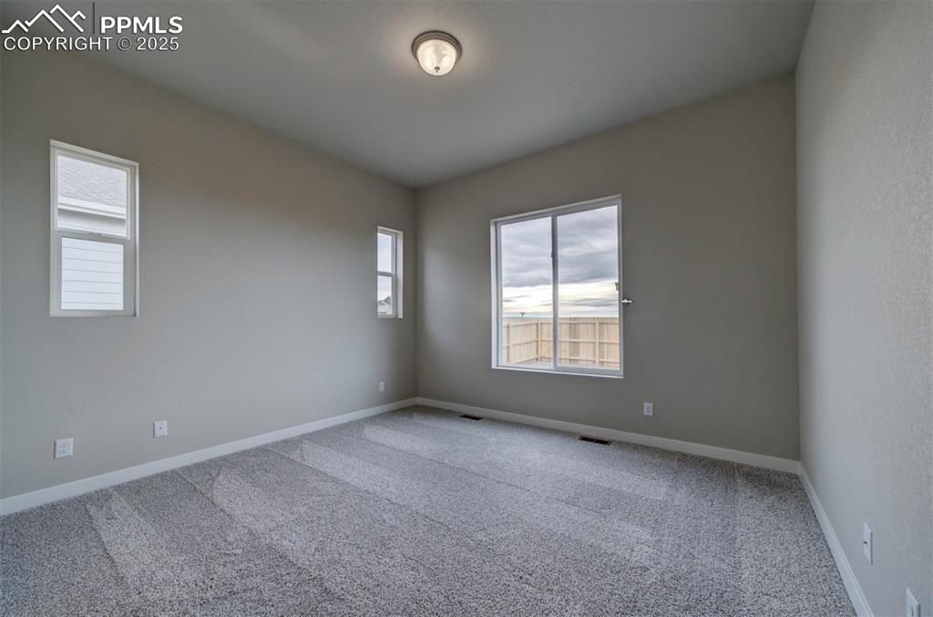 Image 16 of 34: Bedroom