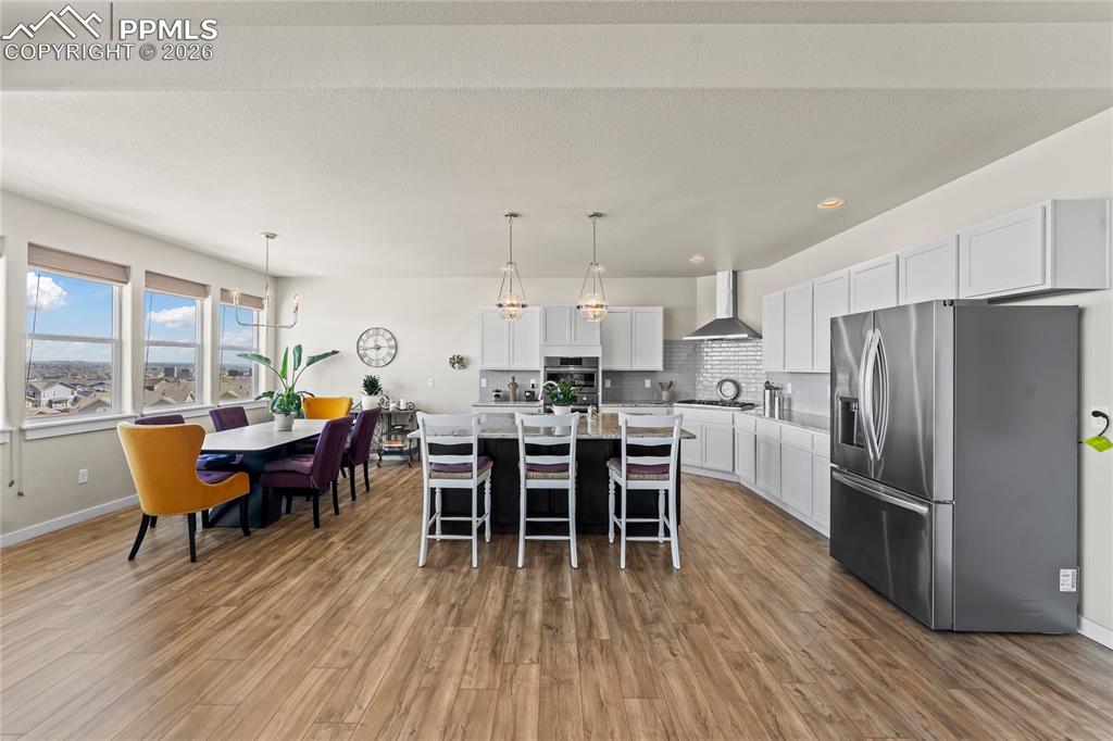 Image 10 of 50: Kitchen