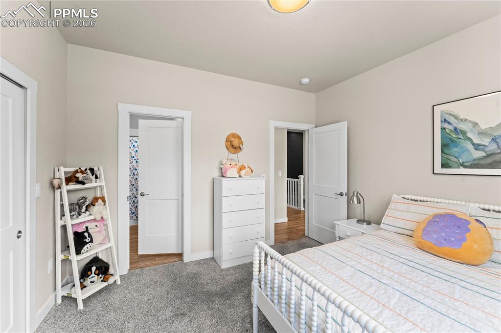 Image 21 of 50: Bedroom