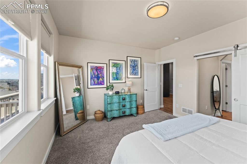 Image 24 of 50: Bedroom