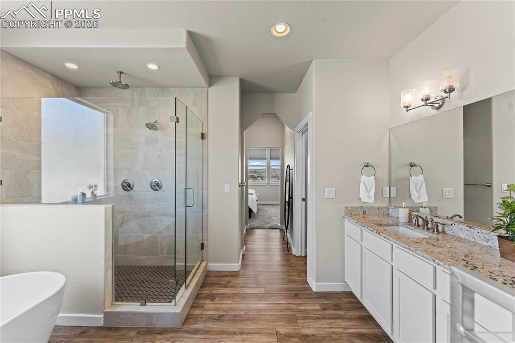 Image 29 of 50: Bathroom