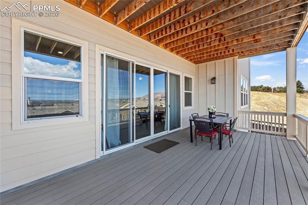 Image 40 of 50: Deck