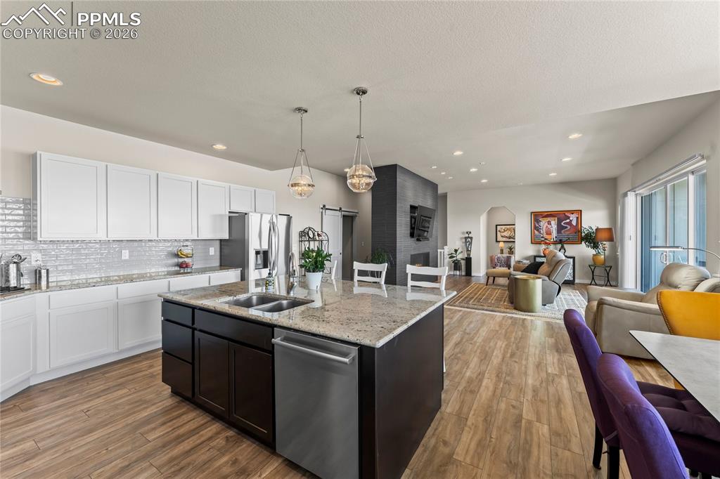Image 7 of 50: Kitchen offers stainless steel appliances and granite countertops