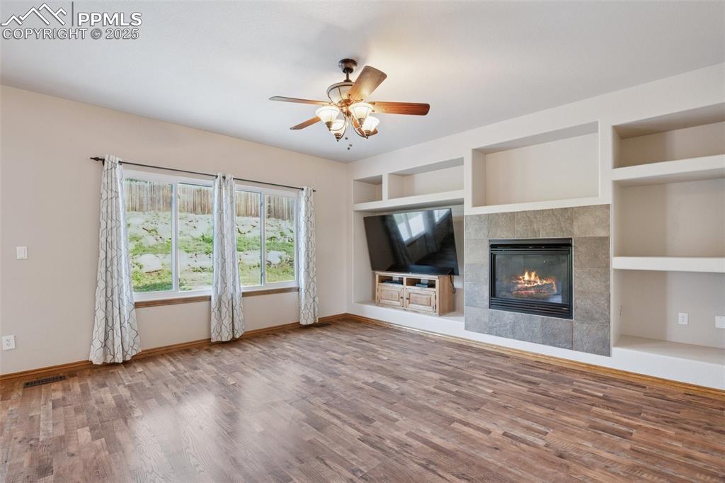 Image 11 of 35: Living Room