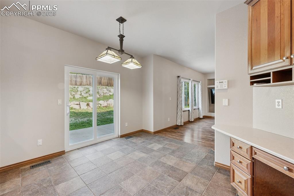 Image 13 of 35: Dining Area