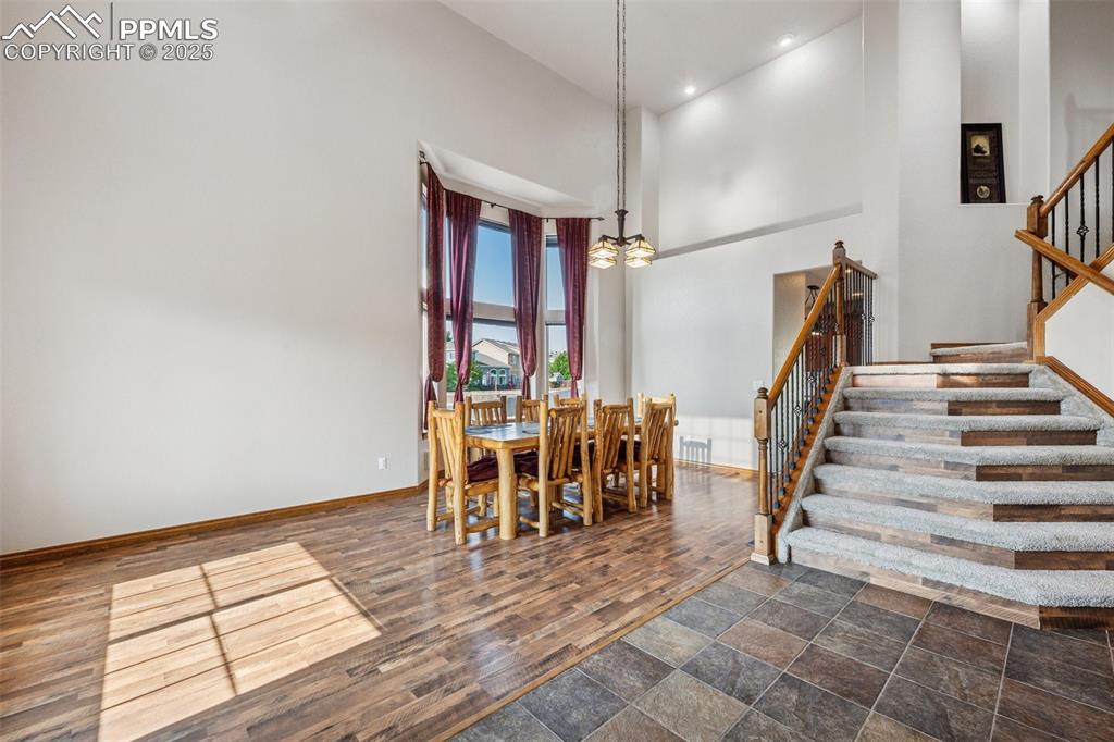 Image 19 of 35: Dining Area