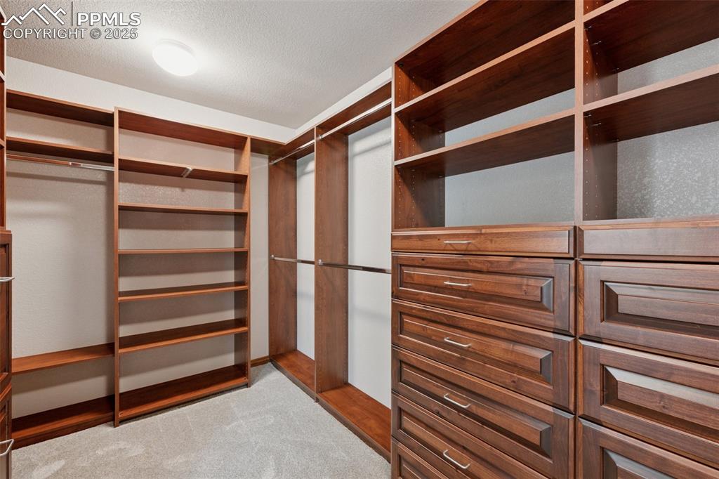 Image 26 of 35: Closet