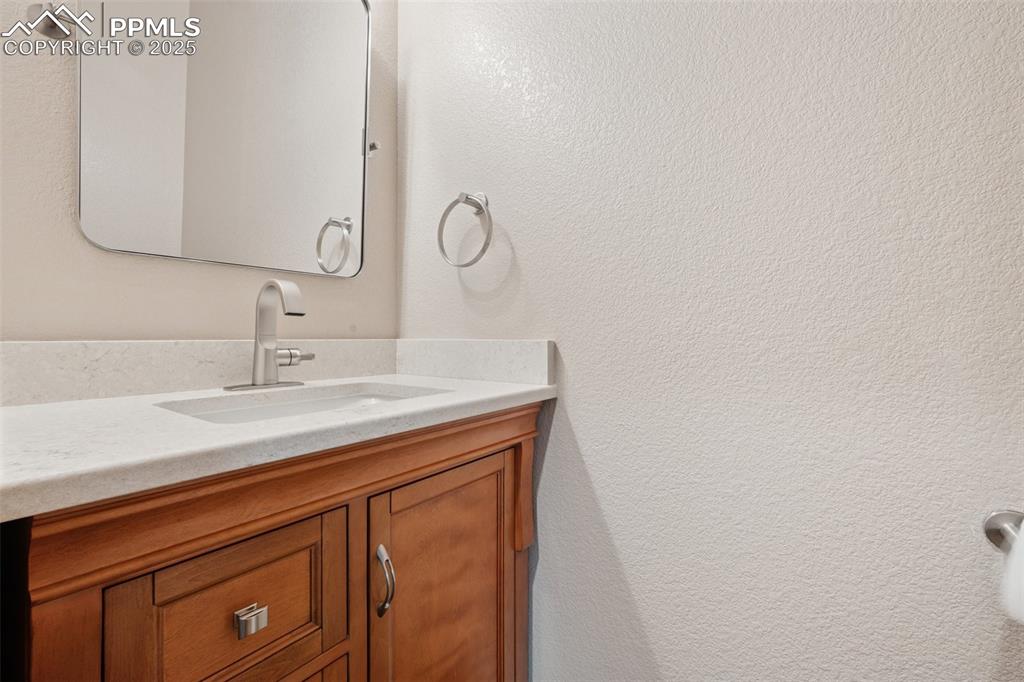 Image 27 of 35: Bathroom