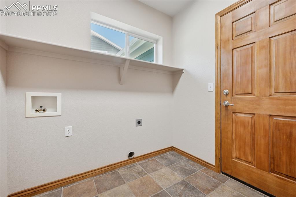 Image 28 of 35: Laundry