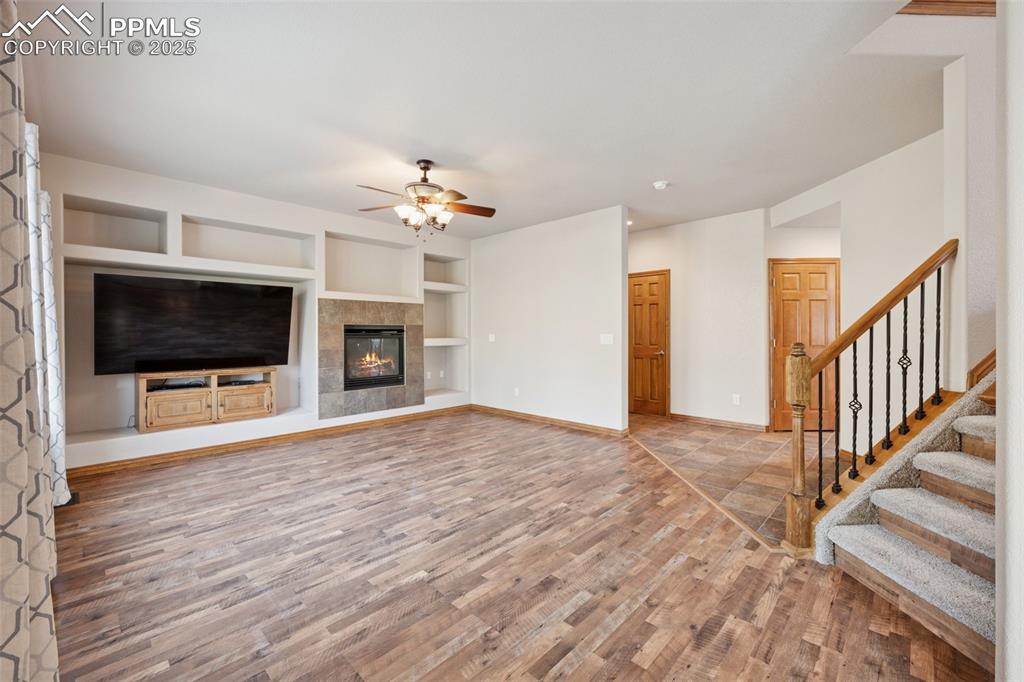 Image 9 of 35: Living Room