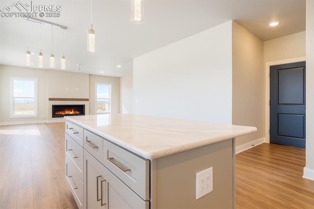 Image 10 of 50: Kitchen