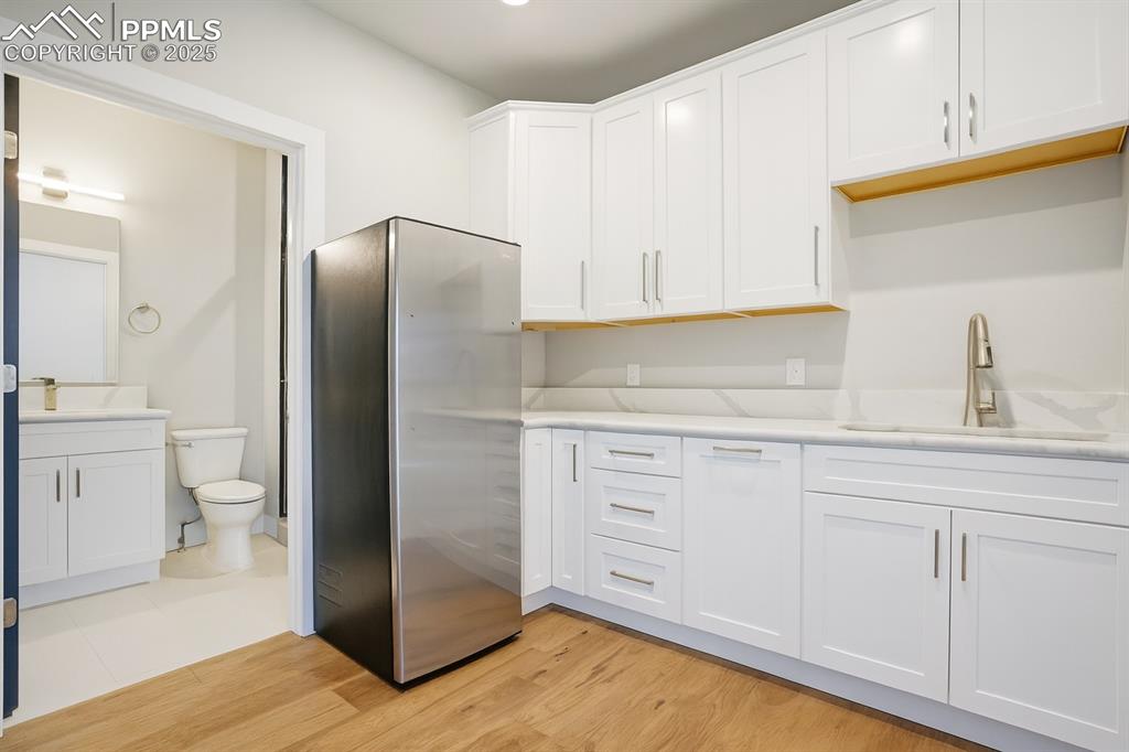 Image 13 of 50: Kitchen