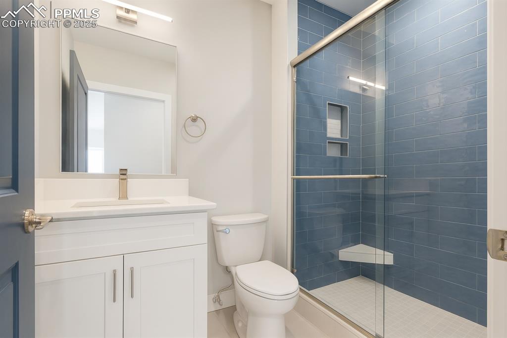 Image 14 of 50: Bathroom