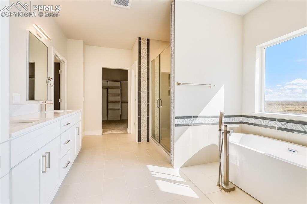 Image 25 of 50: Bathroom