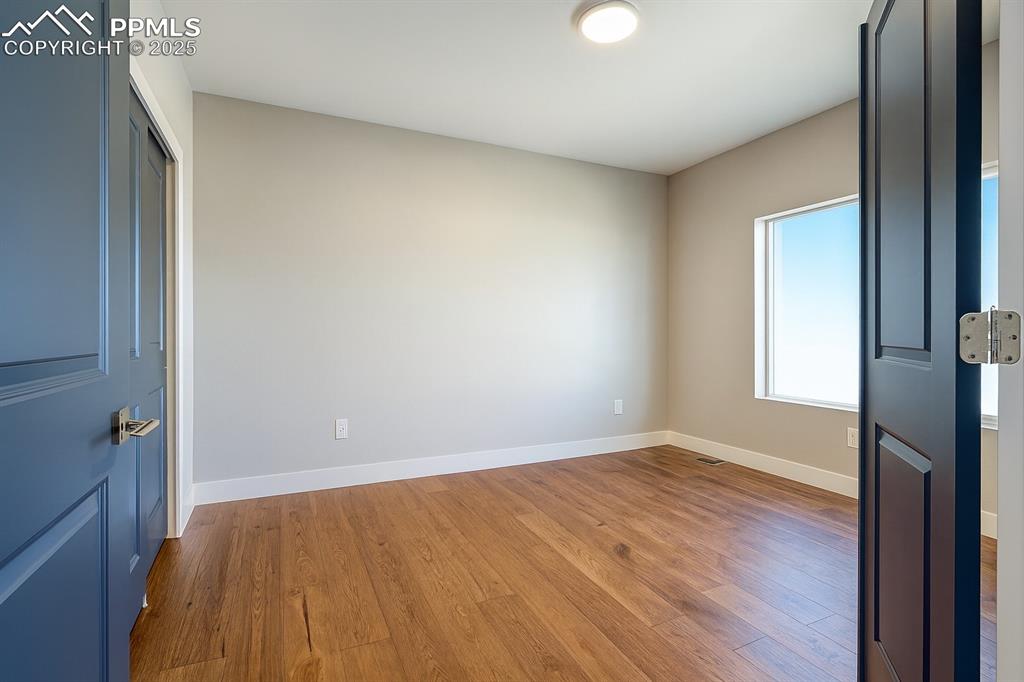 Image 3 of 50: Bedroom