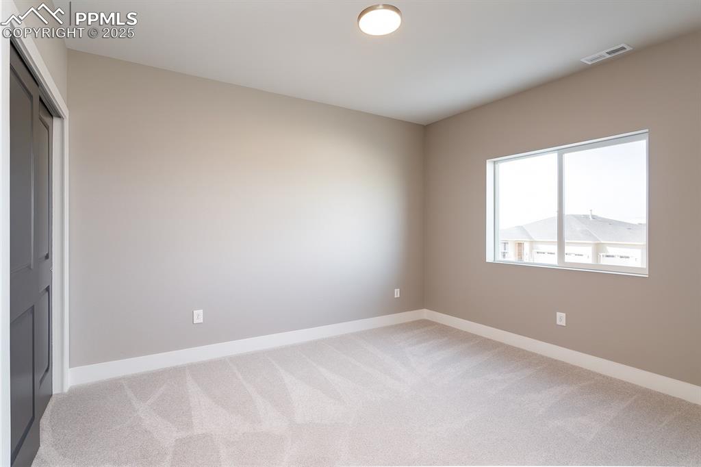 Image 34 of 50: Bedroom