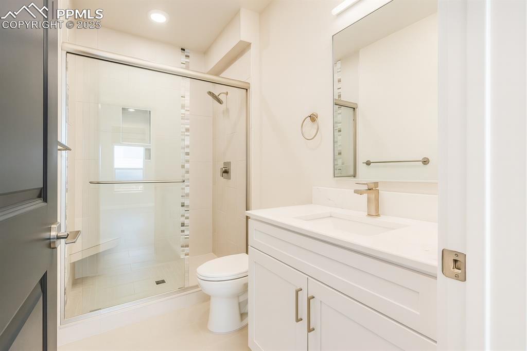 Image 36 of 50: Bathroom