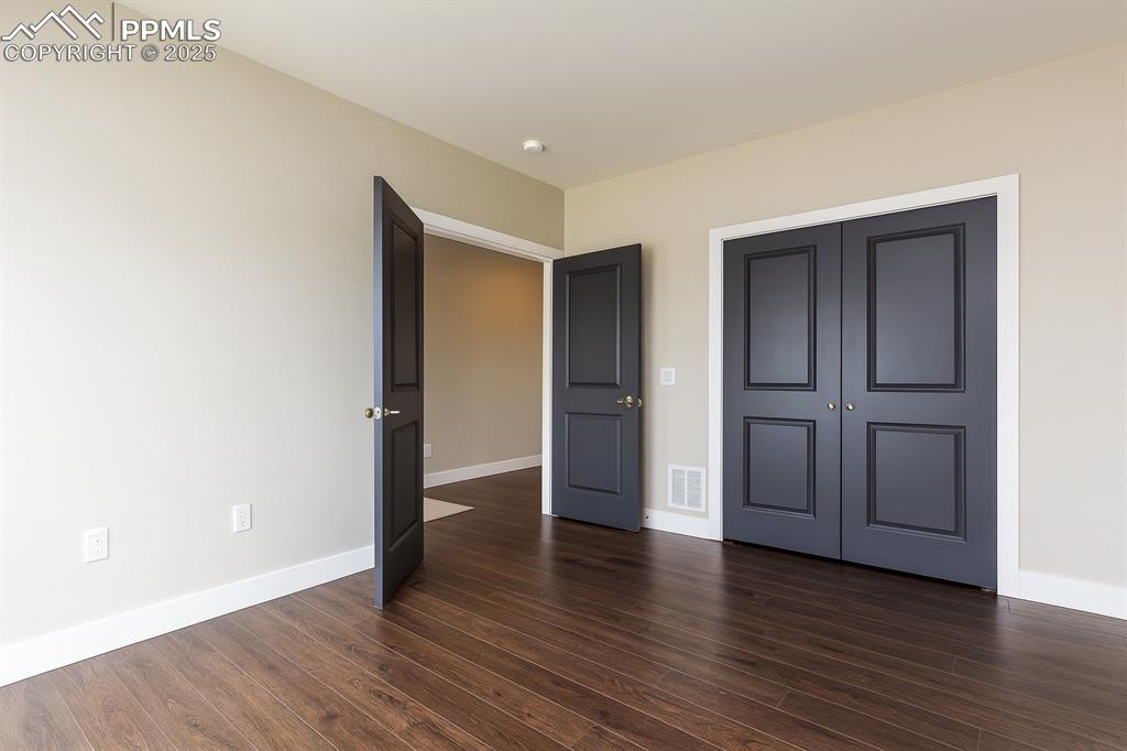 Image 4 of 50: Bedroom