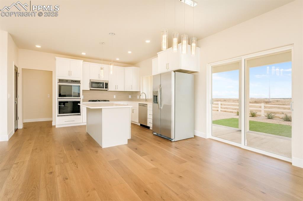 Image 8 of 50: Kitchen