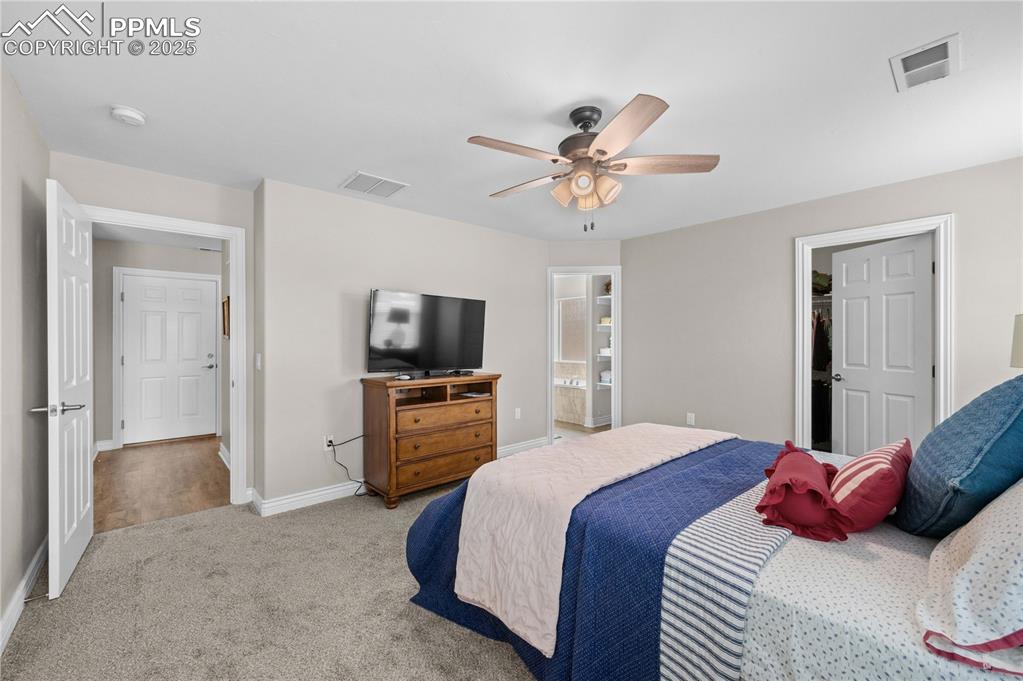 Image 10 of 33: Bedroom