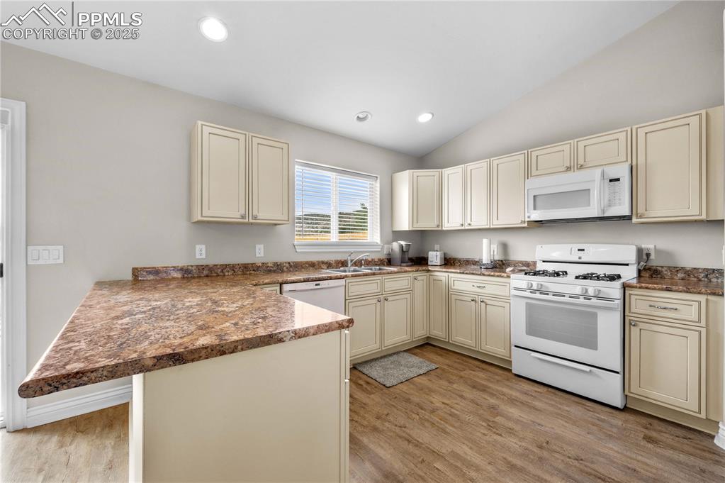 Image 2 of 33: Kitchen