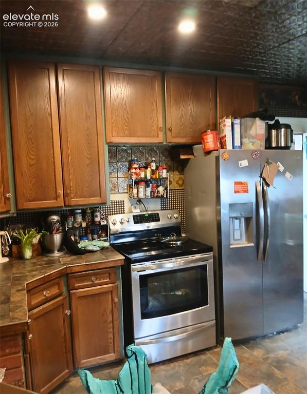 Image 6 of 12: Kitchen