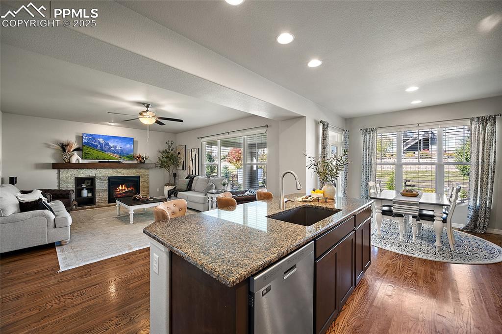 Image 15 of 42: Kitchen