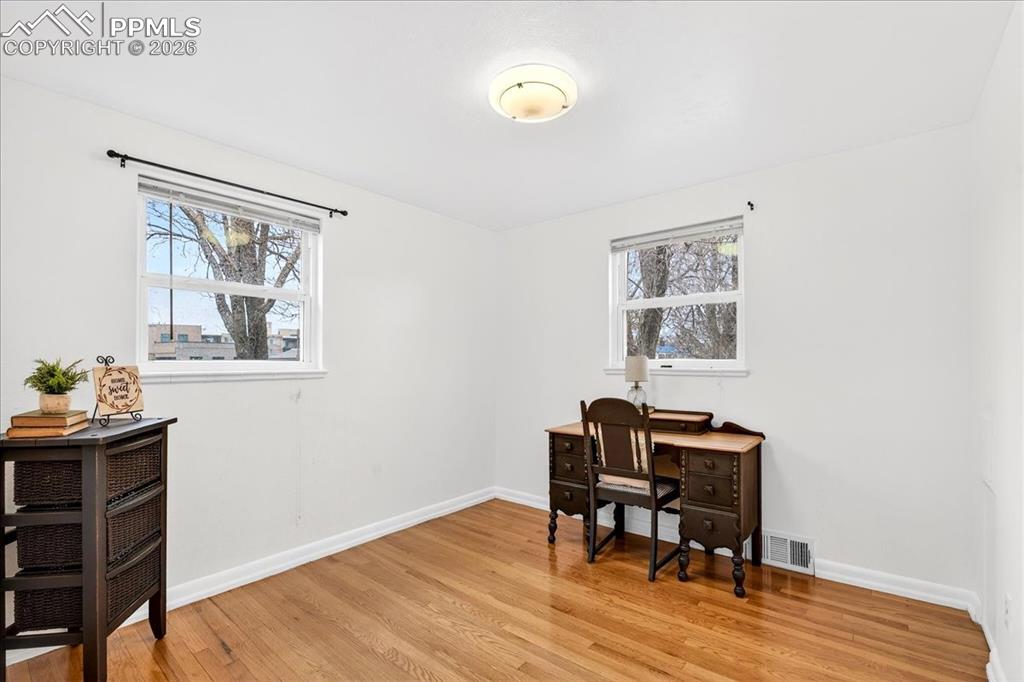 Image 13 of 32: Office