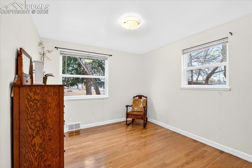 Image 14 of 32: Sitting Room