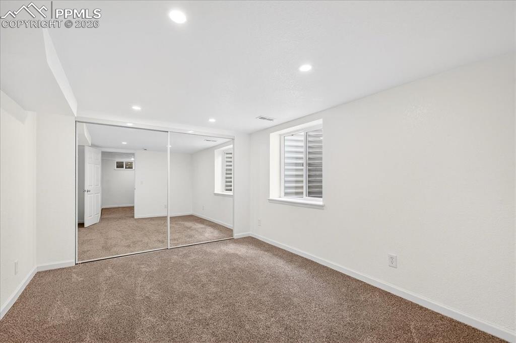 Image 22 of 32: Bedroom