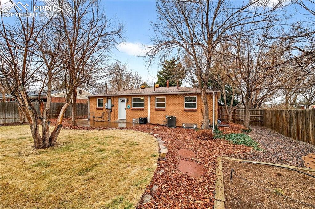 Image 24 of 32: Back of Structure