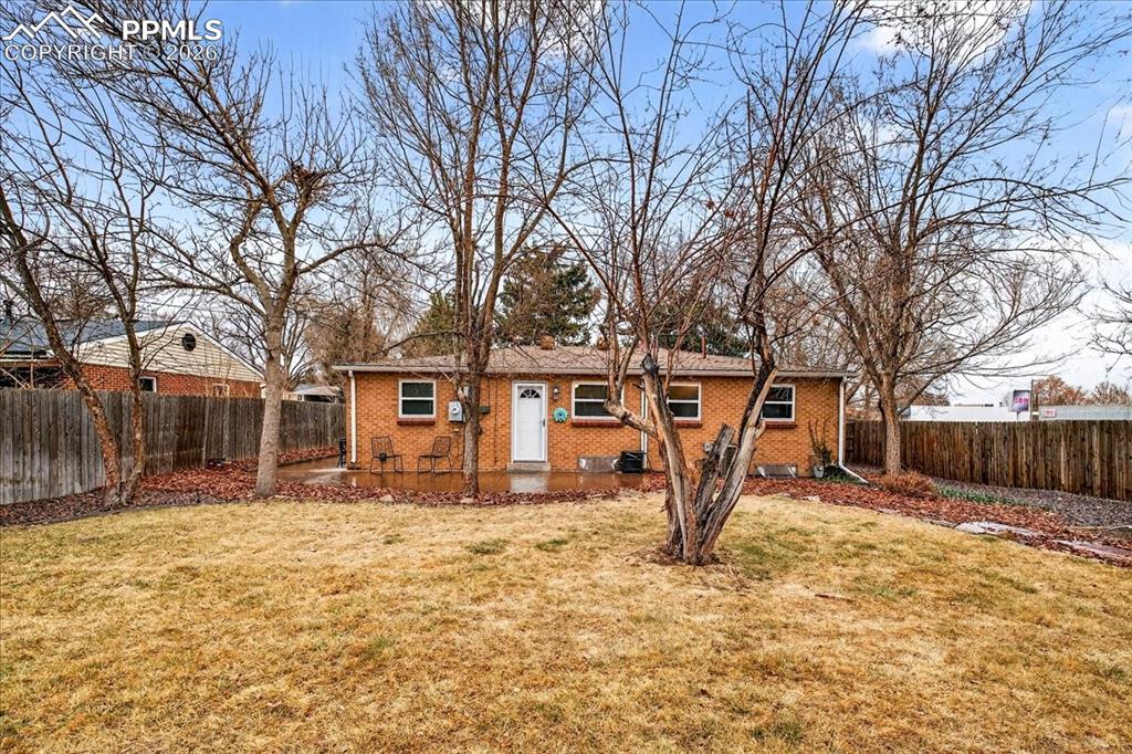 Image 25 of 32: Back of Structure