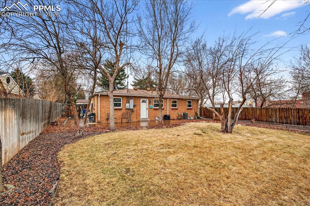 Image 26 of 32: Back of Structure