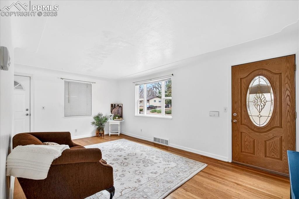 Image 5 of 32: Entry