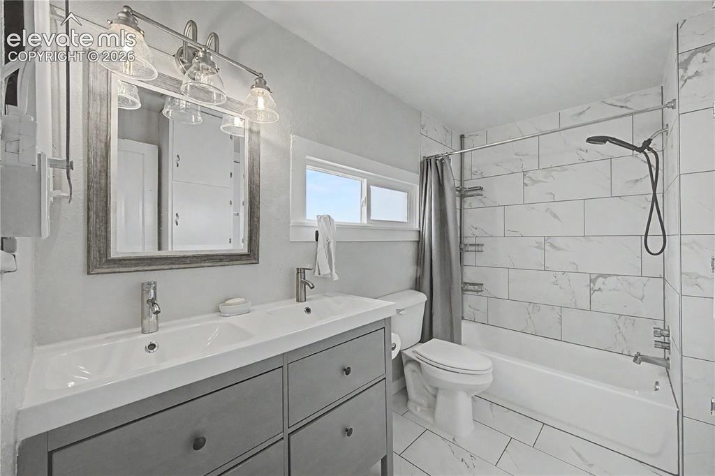 Image 10 of 35: Bathroom