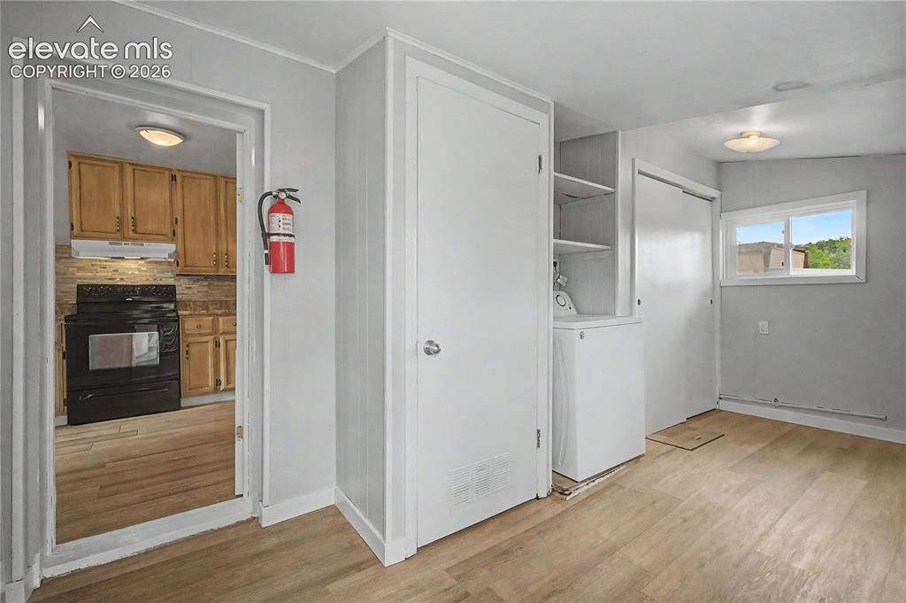 Image 17 of 35: Kitchen