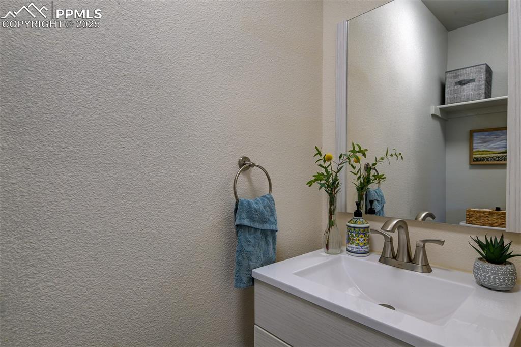 Image 14 of 34: Updated 1/2 bath on main level.