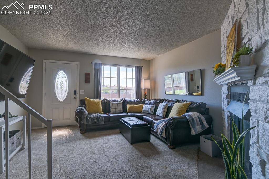 Image 4 of 34: Opposite view of the entry and livingroom.