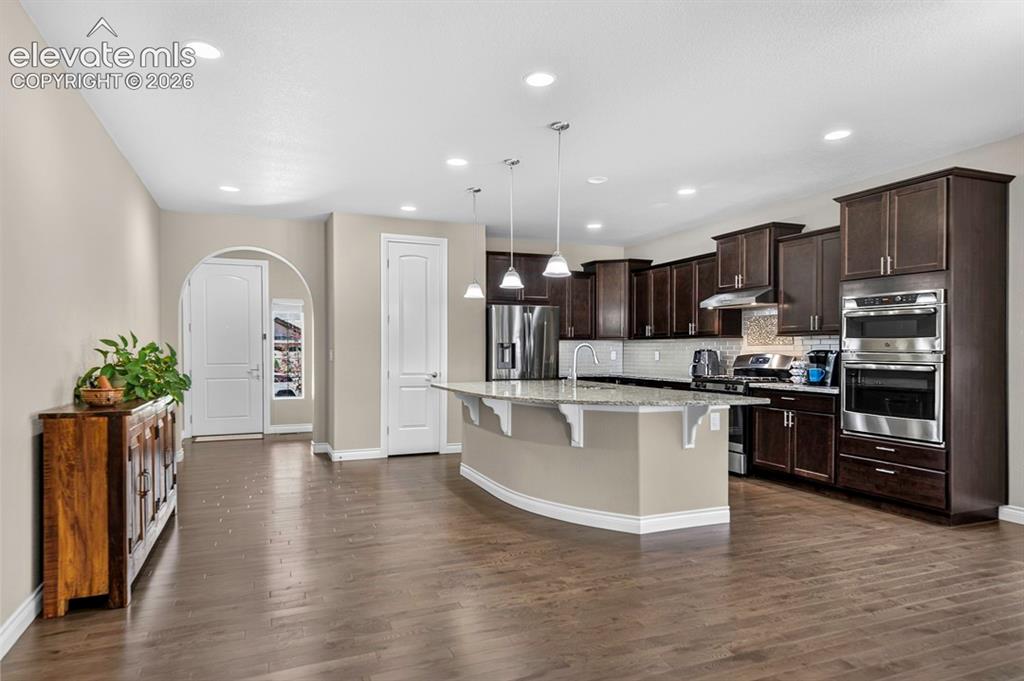 Image 10 of 32: Kitchen